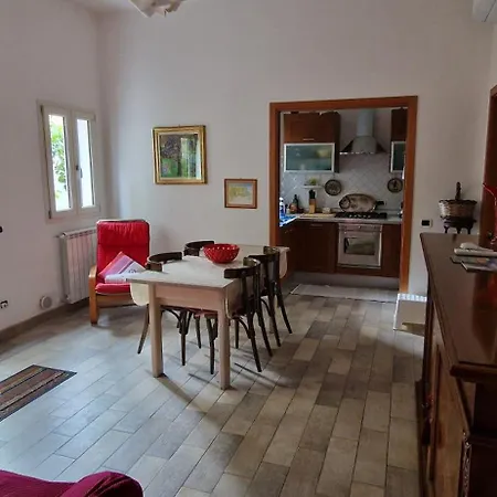 Casa Famigliare Con Giardino *